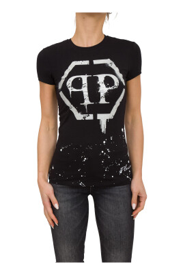 black-round-neck-t-shirt