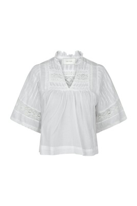 hvid-voile-bluse-med-delikate-detaljer