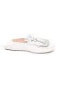 chaussure-mocassin-blanche-accessoire