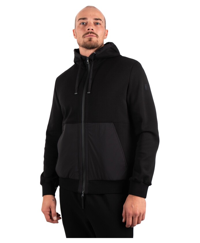 zwarte-jas-met-bardi-lico-stijl