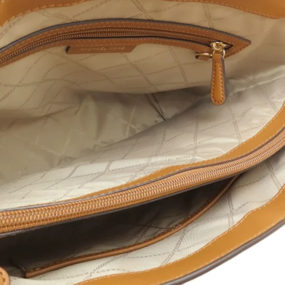 Michael Kors Pre-owned Fabric totes Beige Dames