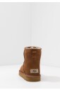 classic-mini-suede-winter-boots