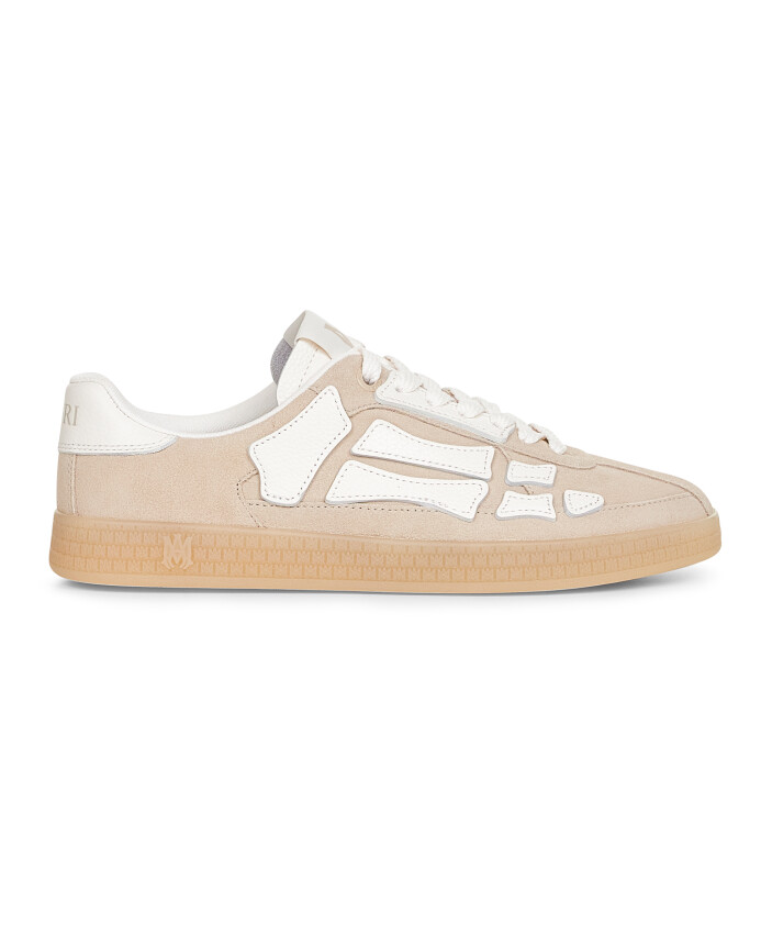 sneakers-en-daim-beige-avec-details-blancs