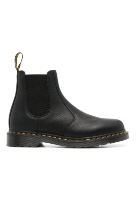 classic-black-boots