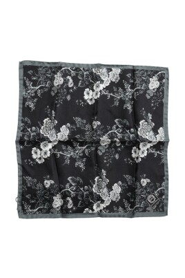 foulard-en-soie-noir-a-imprime-floral