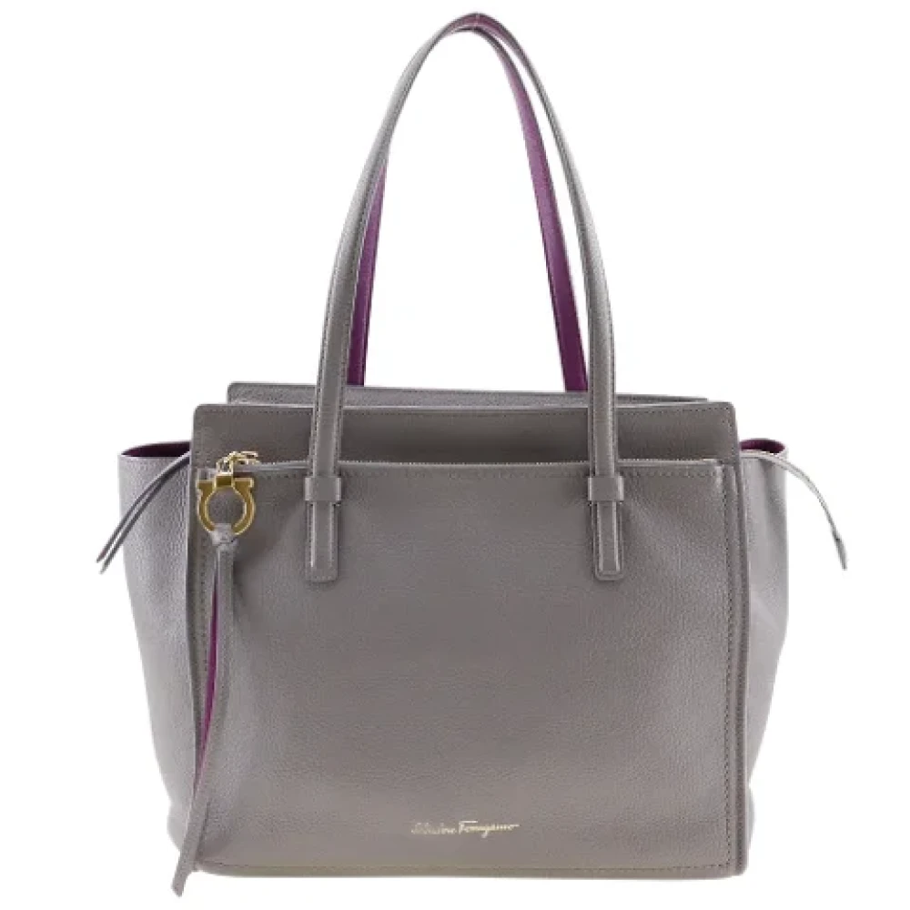 Salvatore Ferragamo Pre-owned Leather totes Gray Dames