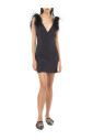 robe-a-col-en-v-ornee-de-plumes