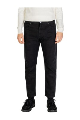 slim-fit-jeans