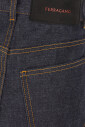 jeans-en-denim-classiques-pour-un-usage-quotidien