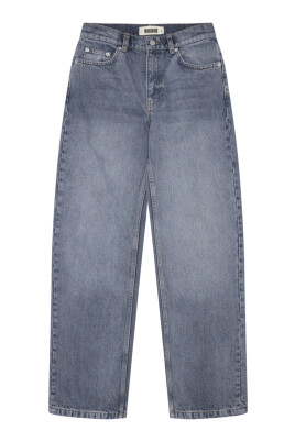 avslappnad-lost-passform-bla-jeans