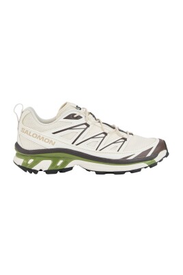 beige-sneakers-med-bruna-detaljer