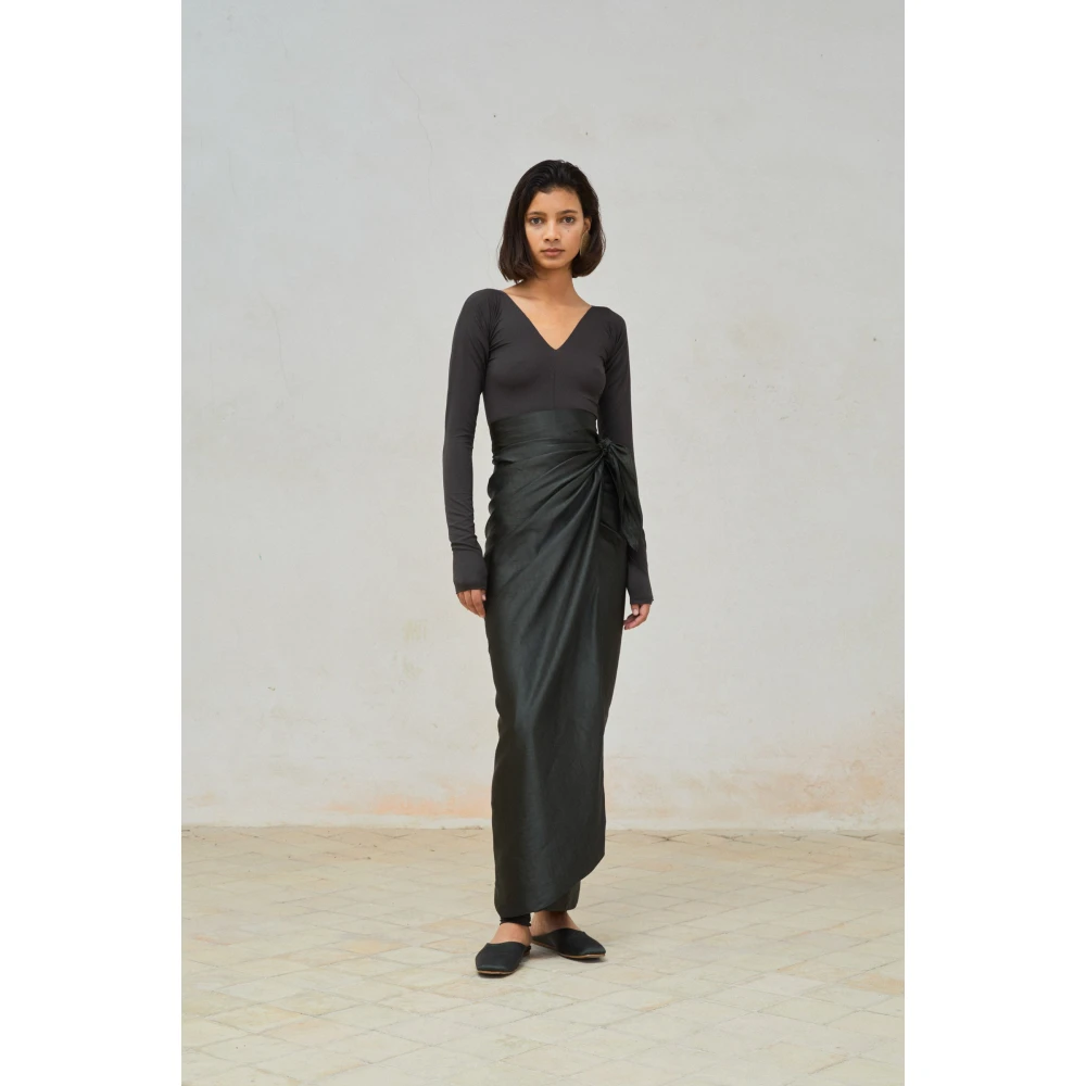 Cortana V-hals Cupro Stretch Top Black Dames