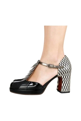 Högklackade pumps i läder