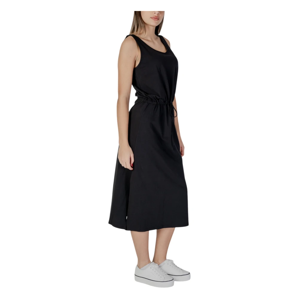 b.Young Zwarte Mouwloze Ronde Hals Jurk Black Dames