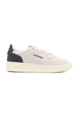 baskets-roses-avec-bout-perfore