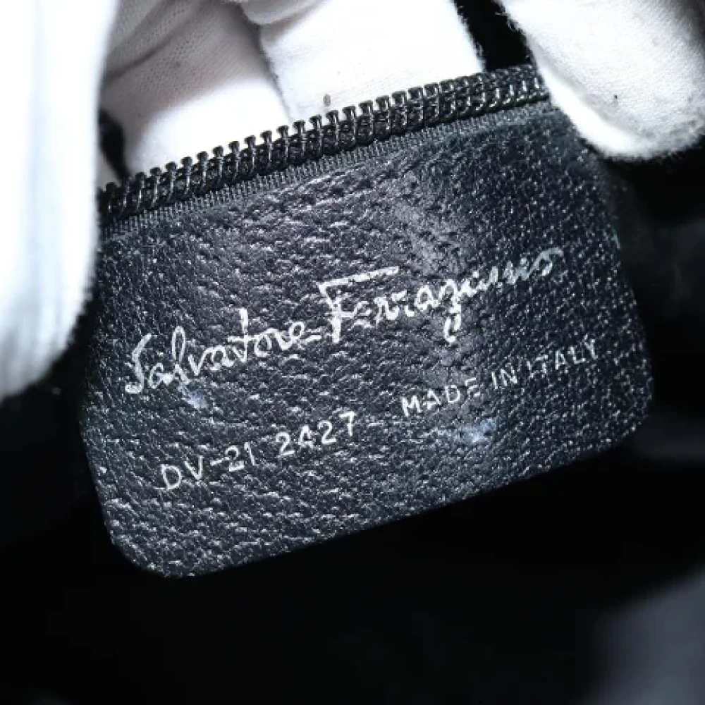 Salvatore Ferragamo Pre-owned Nylon shoulder-bags Black Dames