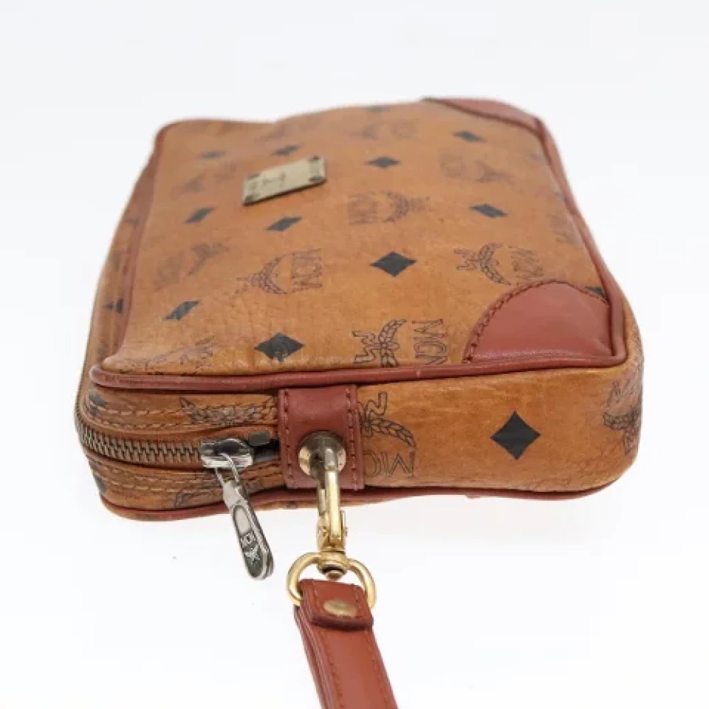 MCM Pre-owned Leather clutches Brown Dames