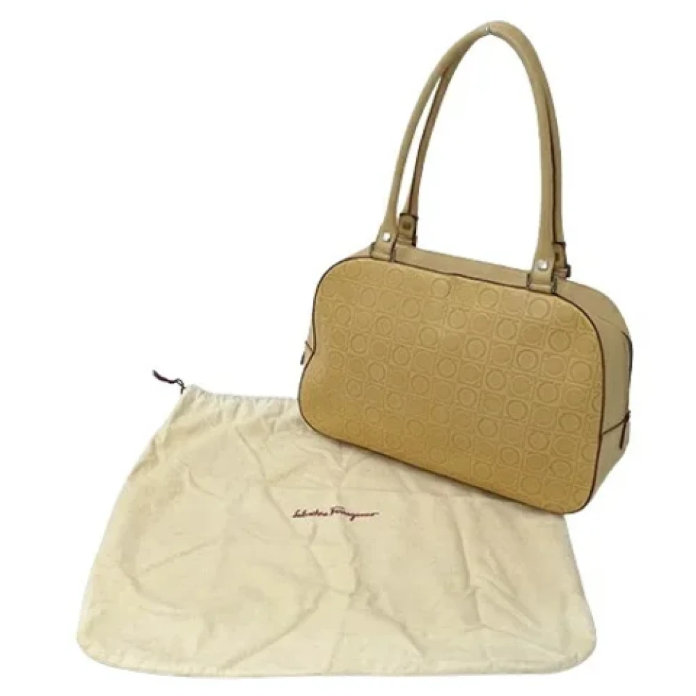 Salvatore Ferragamo Pre-owned Leather totes Beige Dames