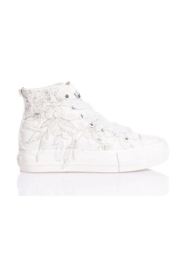 sneakers-blanches-avec-broderie-et-perles