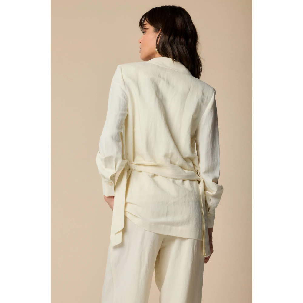 Kocca Stijlvolle Blazers voor een Chic Look Beige Dames