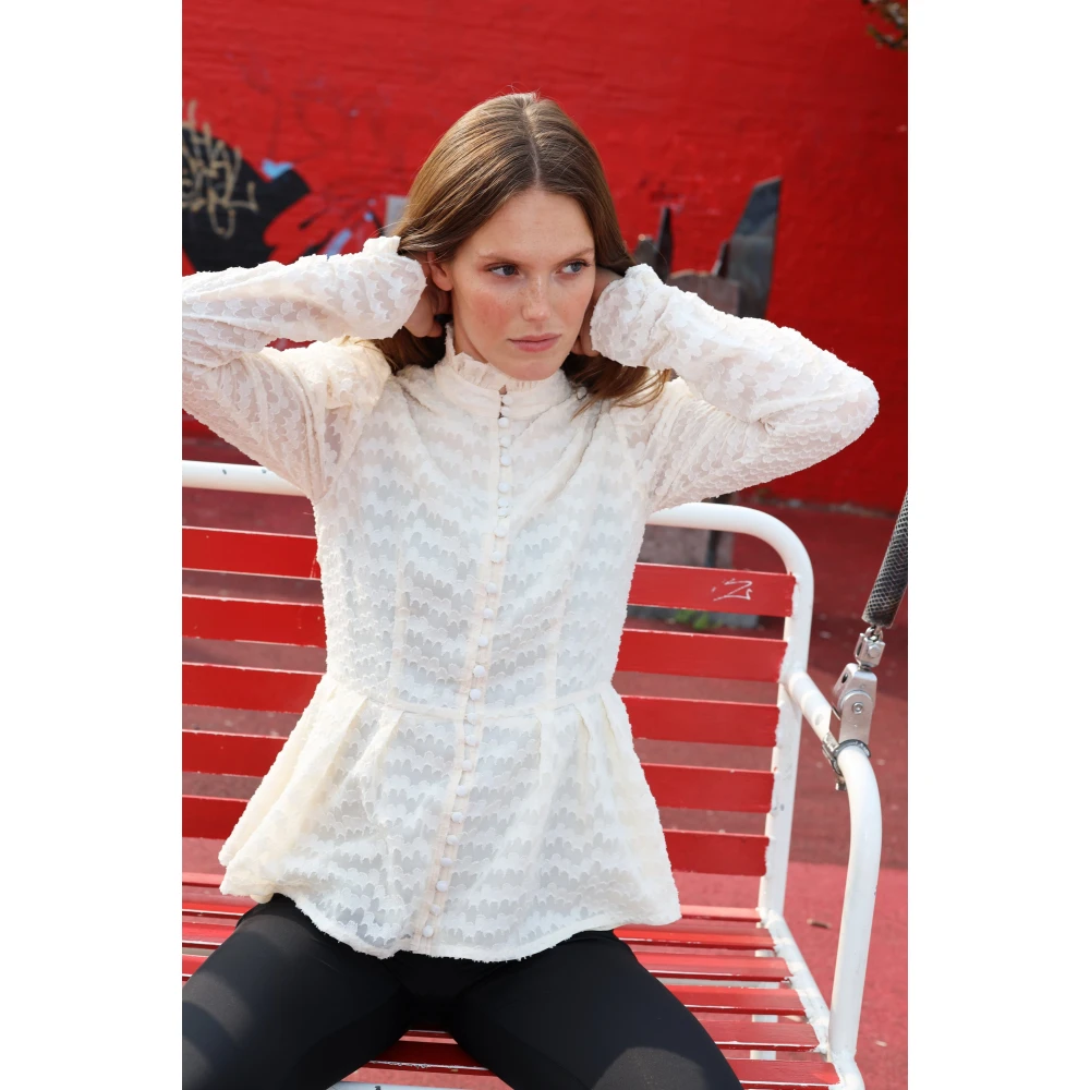 Cras Gestippelde Peplum Blouse met Pofmouwen Beige Dames