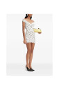robe-blanche-a-pois-avec-decollete-plongeant-en-v