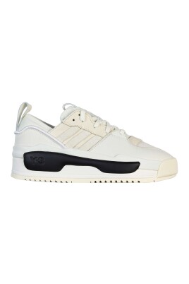 white-leather-low-top-sneakers
