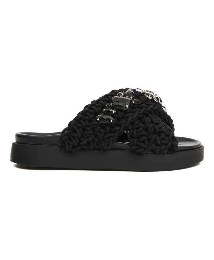 zwarte-sleehak-sandalen-met-strass