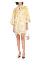 robe-jaune-en-lin-avec-details-en-dentelle