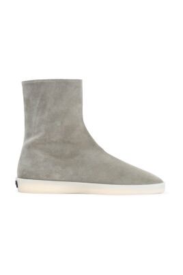 grey-sneakers-aw24-style