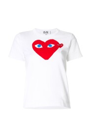 T-shirt del cuore rosso stampato