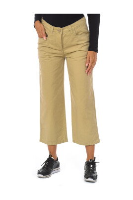beige-piratbyxor-med-knappstangning