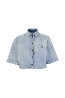 chemise-crop-bleu-clair-avec-logo