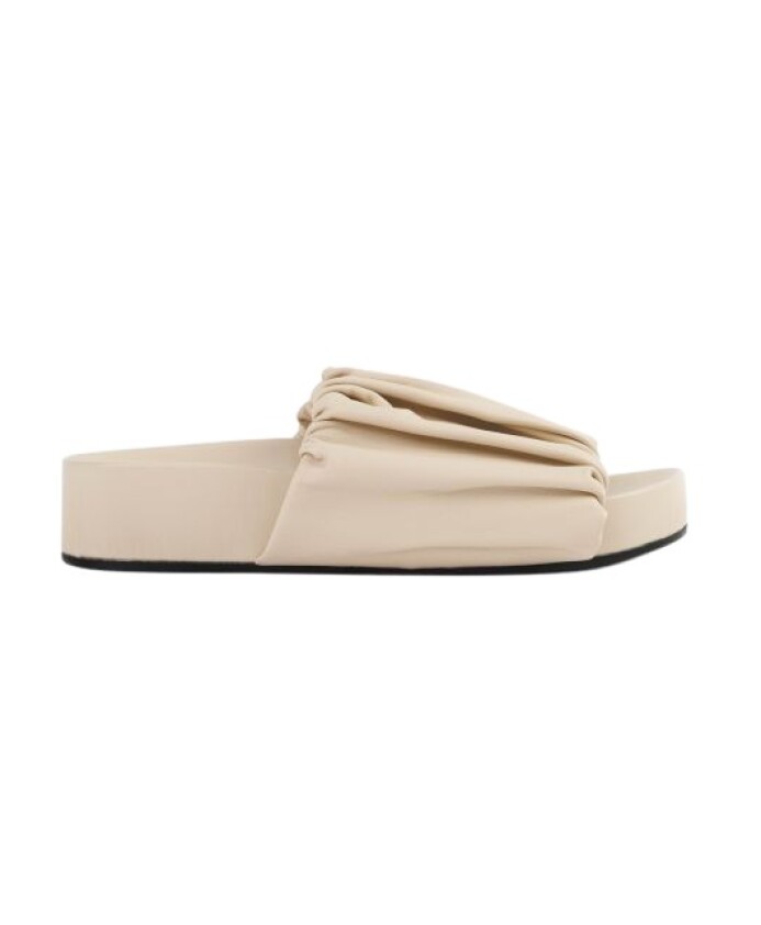 sandales-slides-en-cuir-a-volants