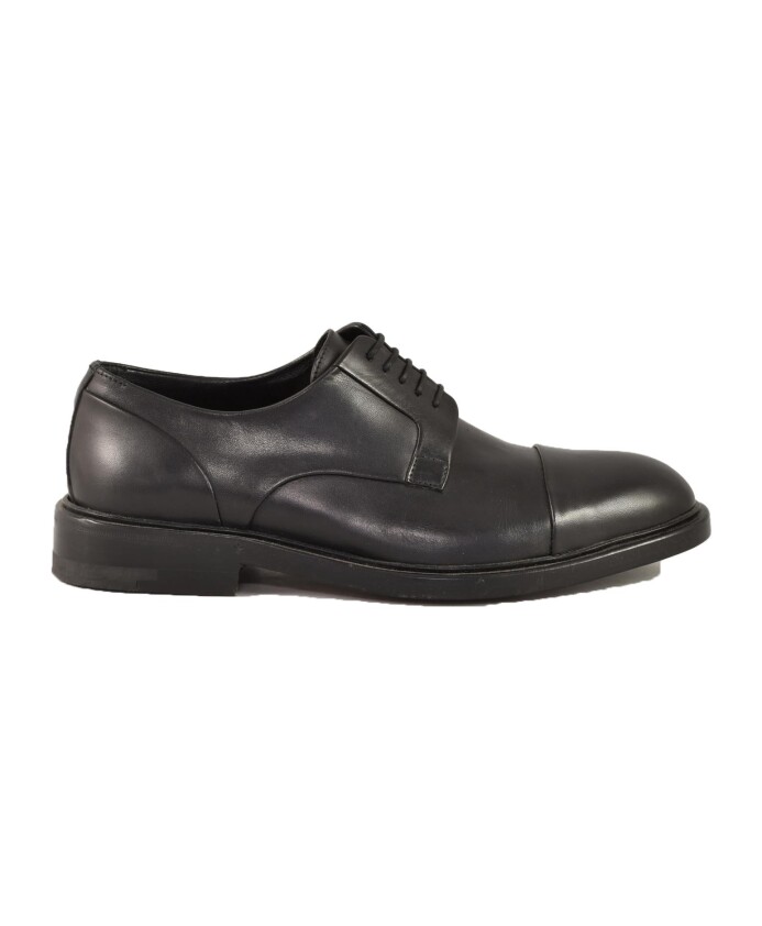 chaussures-en-cuir-avec-semelle-en-caoutchouc