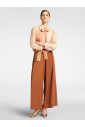 satijnen-blouse-in-gedempte-kleur