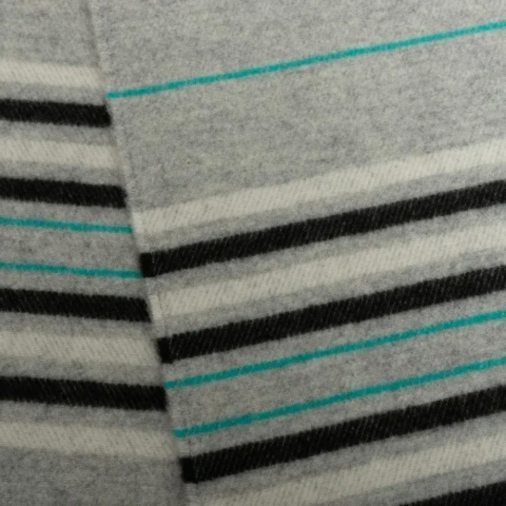 Hermès Vintage Pre-owned Fabric scarves Gray Dames
