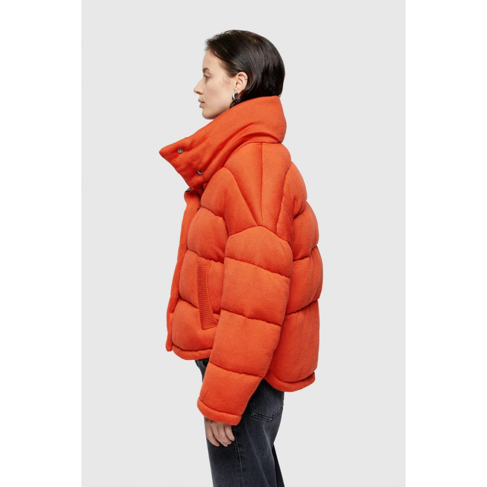 OOF Wear Gewatteerde Korte Jas met Hoge Kraag Orange Dames