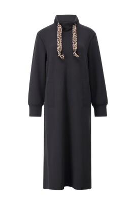robe-midi-avec-col-montant