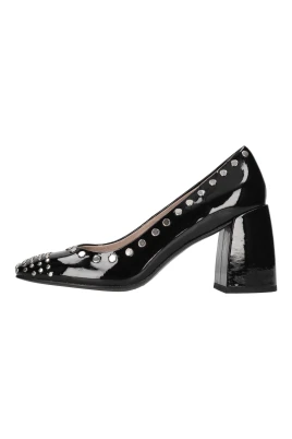 Pumps i lackläder