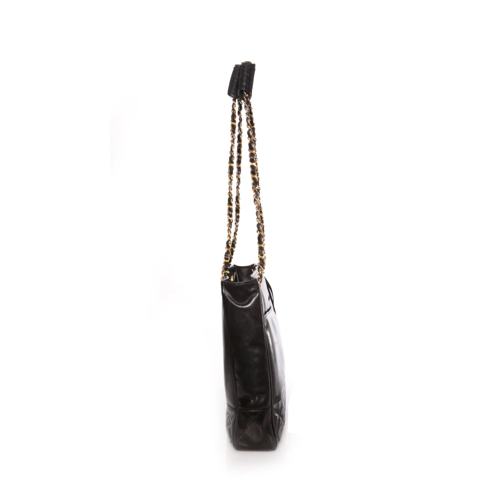 Chanel Vintage Pre-owned quilted calf leather shopper shoulderbag with hardware. Black Dames
