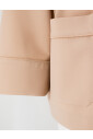 jasje-in-pyjamastijl-met-biesdetails