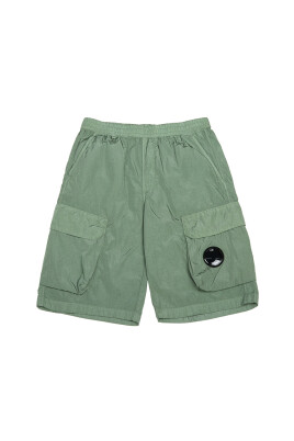 light-green-shorts-with-leg-pockets