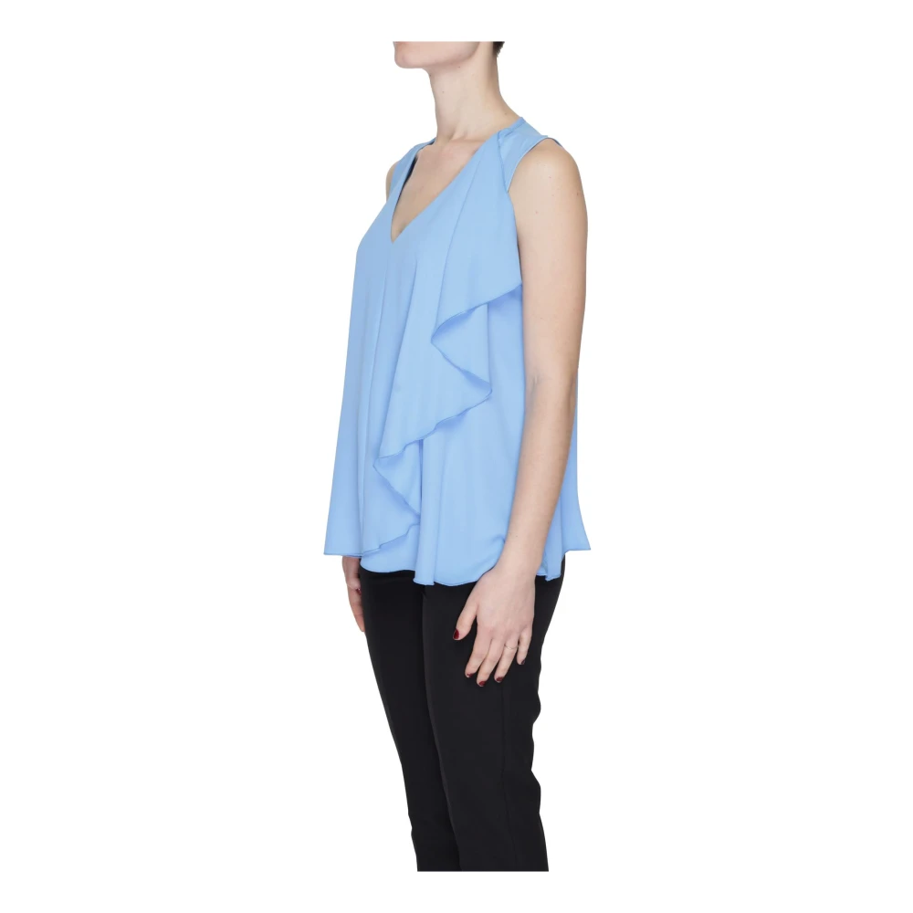 Sandro Ferrone Lichtblauwe mouwloze V-hals blouse Blue Dames