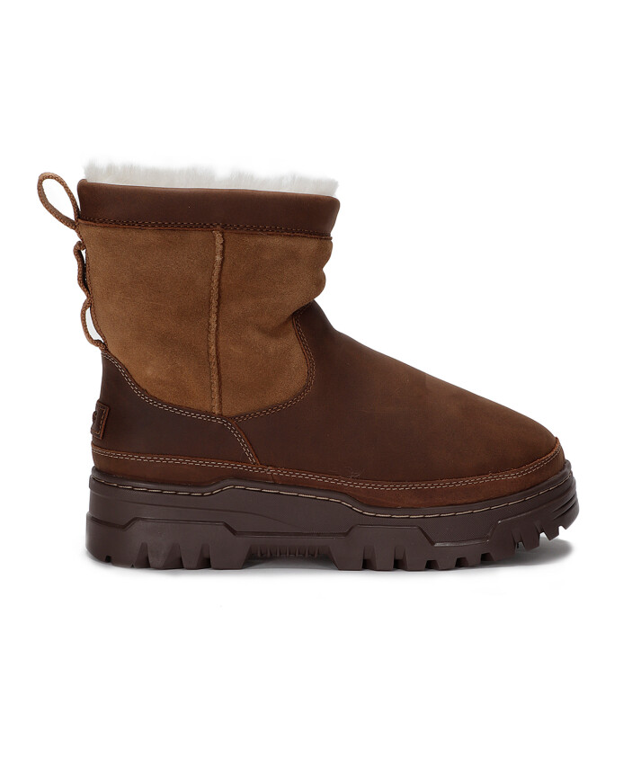 waterproof-shearling-lined-round-toe-boots
