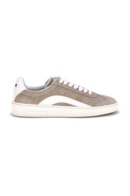 baskets-en-daim-sportives-a-lacets