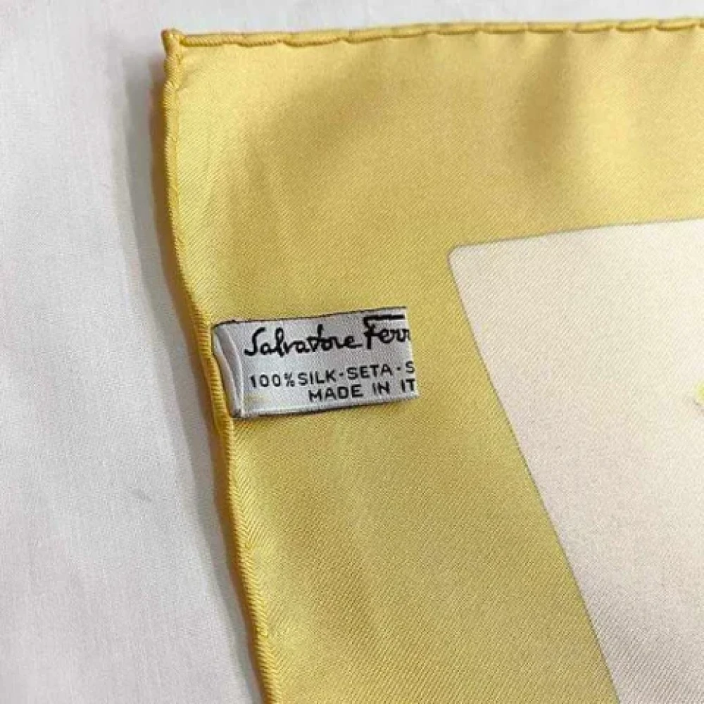 Salvatore Ferragamo Pre-owned Silk scarves Multicolor Dames
