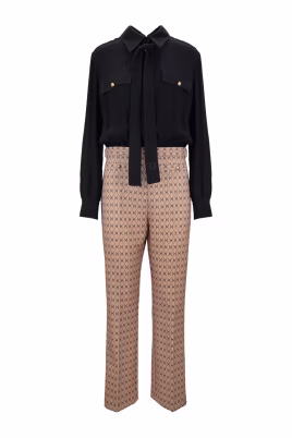 combinaison-femme-avec-bouton-et-fermeture-eclair