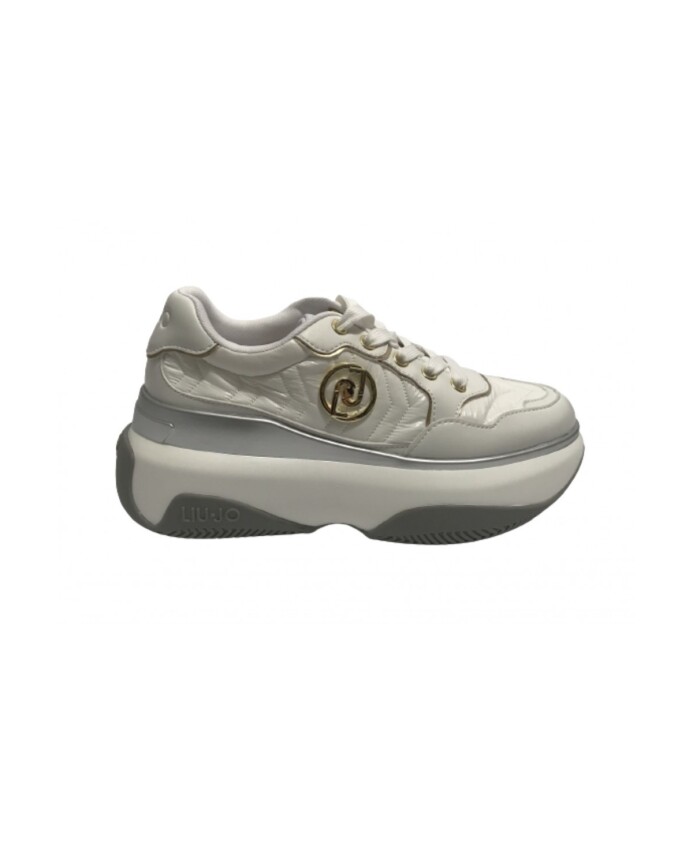 sneaker-running-model-june-01