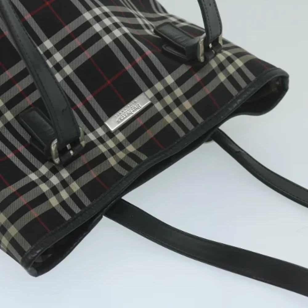 Burberry Vintage Pre-owned Nylon shoulder-bags Black Dames
